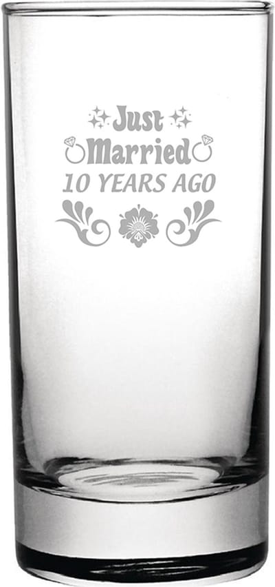 Gegraveerde longdrinkglas 28,5cl Just Married 10 years ago