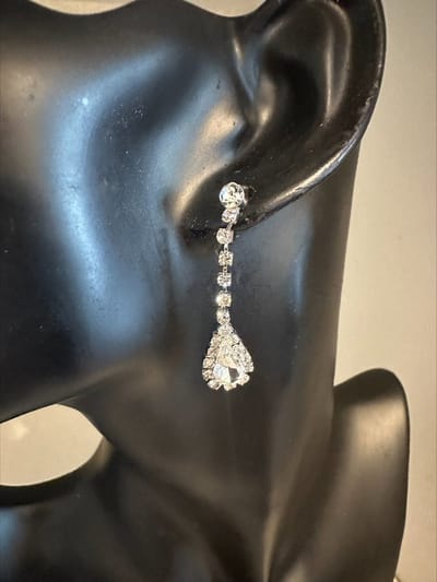 Elegante oorhangers met transparant steentje | | Make up | Parfum | Moederdag | Verjaardagscadeau| Cadeautje| Valentijnsdag| Kado | sieraden | vaderdag | oorbellen | oorsieraden