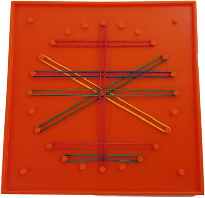 Dubbelzijdig Geoboard - Wiskundig Bord - Geometrie Leren - Vierkant en Cirkel Patroon - 17.8 x 17.8 cm - Variërend