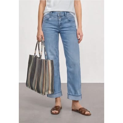Jeans met Straight Leg pijpen in casual pasvorm en omgeslagen boorden