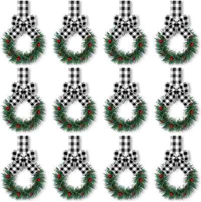 QTTVBTNA - 12 Stuks Mini Kerstkransjes met Lint - Keukenkast & Raam Decoratie - Boerenstijl Kerstkrans met Bessen - Feestelijke Huisdecoratie voor Sinterklaas en Kerst