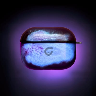 GlowsandGuards - Airpods 1/2 hoesje - Glow in the dark - Inclusief UV lampje om op te lichten - AirPods 1/2 case - Hét satisfying AirPods hoejse - Paars