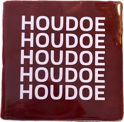 Hippe tegeltje met tekst: Houdoe | Wijnrood | Pastel roze | Gepersonaliseerde cadeau | Hippe Spreuktegel | Nieuwe woning cadeau | Verjaardagscadeau | Verjaardag | Birthday | Housewarming cadeau