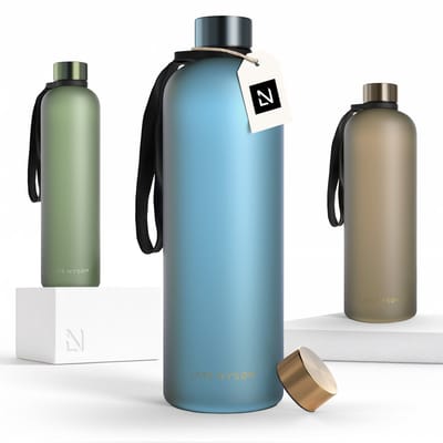 LARS NYSØM Blæst Ultralichte tritan-waterfles 1500ml - BPA-vrij, lekvrij, geschikt voor koolzuurhoudende dranken - Inclusief 2 deksels (Calypso Blue/Gold)