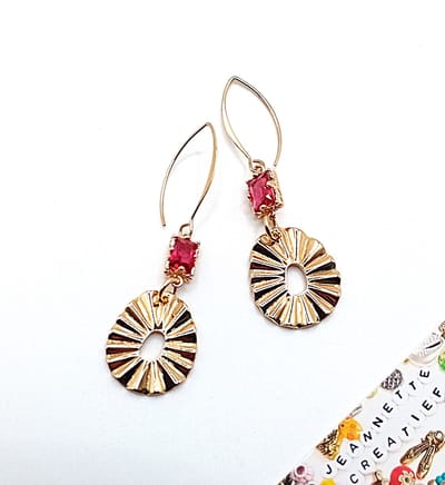 Jeannette-Creatief® - Chique - Fuchsia Glashanger - Crystal Glass - Roze glashanger - Oorbellen - Oorbellen Dames - Gouden oorbellen - Fuchsia oorbellen - Oorbellen roze - Roze oorbellen - Damesmode - Goudkleurige oorbellen - Valentijn