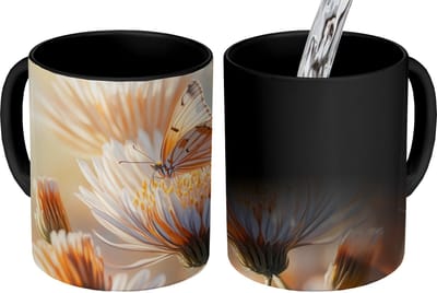 Magische Mok - Foto op Warmte Mokken - Koffiemok - Vlinder - Bloem - Oranje - Magic Mok - Beker - 350 ML - Theemok