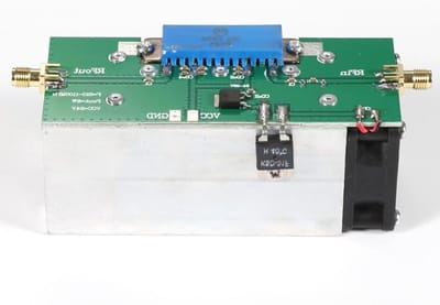 Vermogensversterker Module - Signaal Versterker - Signaal Versterking - Actieve Koeling - 600-1100MHz - Groen