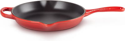 Le Creuset Skillet Signature - Kersenrood - Ø 23 cm - Geëmailleerde Anti-aanbaklaag - Geschikt voor Alle Warmtebronnen, inclusief Inductie - Vaatwasserbestendig - Levenslange Garantie