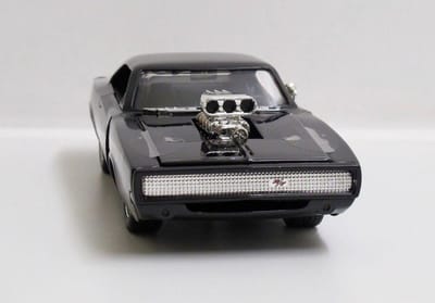 Dom´s Dodge Charger R/T Fast & Furious + Dom figuur, Jada Toys 1/24