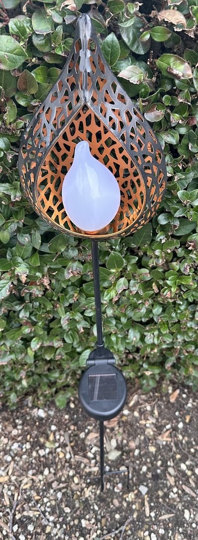 Metalen solarlamp op tuinsteker "flame lamp" -koper kleurig + oranje - met flame - effect LED - tuinsteker - hoogte 95 x 20 x 2 cm - Tuindecoratie - Tuinverlichting