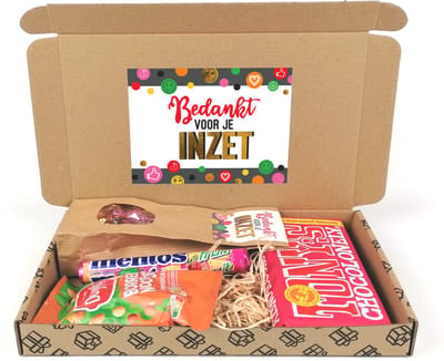 Brievenbus pakketje - december cadeau - "Bedankt voor je inzet" - bedankt cadeautje - Tony Chocolonely - Borrelnootjes - Mentos Fruit - Kraft zakje zuurtjes