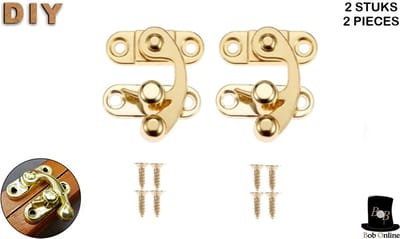 Bob Online ™ - 2 Stuks – Goud Kleurig – Antieke Rechts Klink Haak Hasp Hoorn Slotjes – Hout Sieraden Doos Klink Haak Sluiting – Metalen Kistslotjes – Antique Horn Clasp Hook – Meubelbeslag voor Kisten, Wijnkratten enz. Inclusief 8 Schroefjes