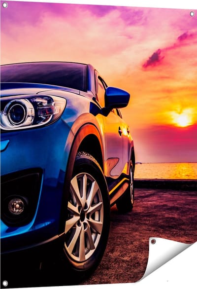 Gards Tuinposter Blauwe Sportwagen Auto bij Zonsondergang - 80x100 cm - Tuindoek - Tuindecoratie - Wanddecoratie buiten - Tuinschilderij