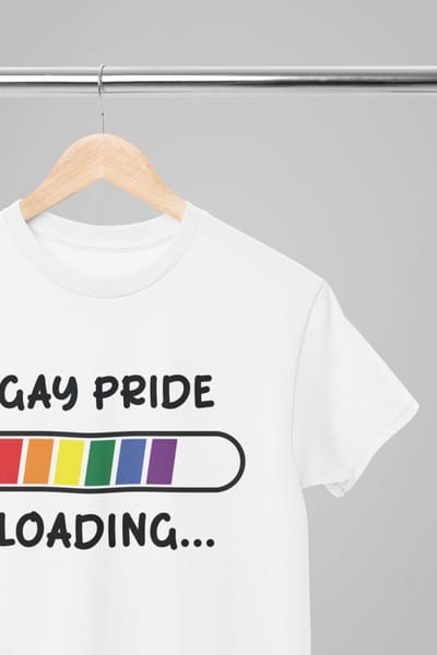 Pride shirt - Gay pride loading - Wurban Wear | Gay pride | Pride kleding | Regenboog kleding | Pride | Pride vlag | Regenboog vlag | Regenboog | LGBTQ | LHBTI | Liefde | Transgender | Crossdress | Amsterdam | Rainbow | lgbt shirt | Wit