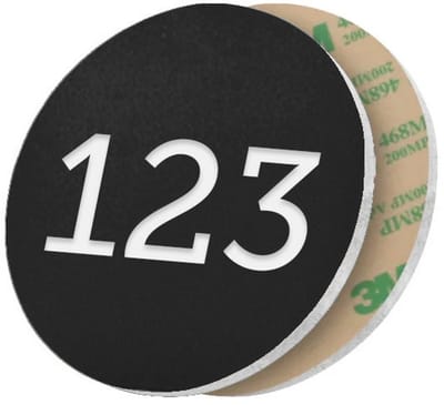 CombiCraft ronde nummerplaatjes van acrylaat zwart 25 mm met tape - 1 t/m 50