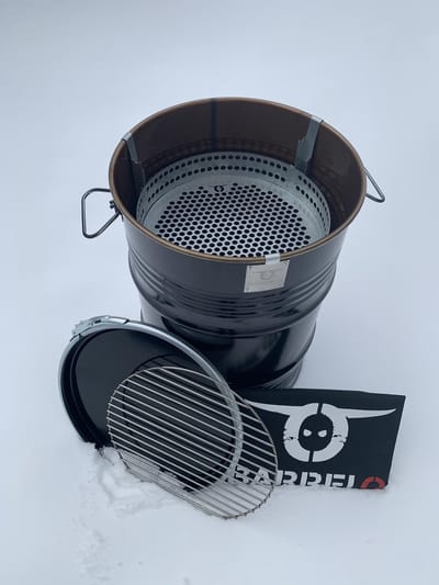BarrelQ Small - Houtskoolbarbecue - Zwart Staal - Ø40x58 cm - 60L Olievat - Vuurkorf & Bijzettafel in 1 - Inclusief Beschermhoes