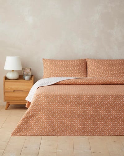 English Home Trio Shape Dekbedovertrek 160x220 cm – incl. 1 Laken 160x230 cm & 1 Kussensloop 50x70 cm – Easy Iron – Oranje/Roodbruin