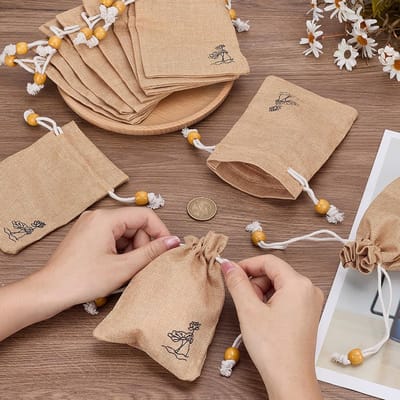 Jute zakjes jute trekkoord zakken antiek wit rechthoek borduurwerk bloem rustieke houten kralen kleine geschenkzakjes voor sieraden ambachtelijke bruiloft feest cadeau