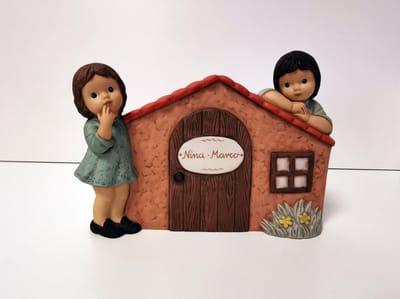 Beeld - Display - Goebel - N+M - 22.5cm x 17cm - Kinderen bij huis.