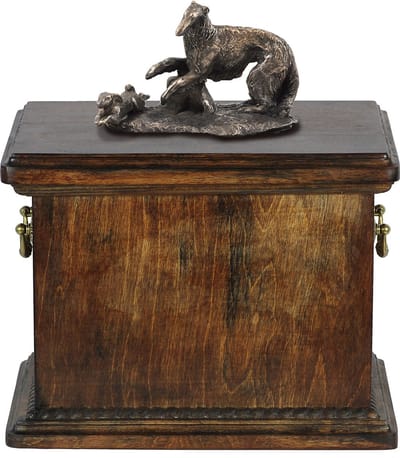 Elegante urn voor de as van een Borzoi met beeldje in klassieke stijl