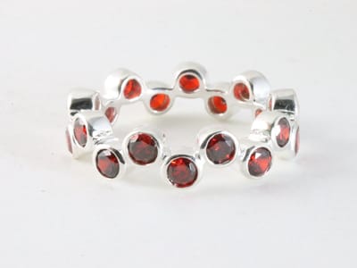 Zware zilveren ring met granaat - maat 16.5