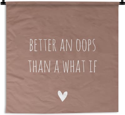 Wandkleed - Engelse quote Better an oops than a what if met een hartje bruine achtergrond - 120x120 cm - Wandtapijt