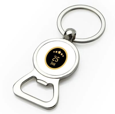 Akyol - 25 jaar flesopener - Hoera 25 jaar - iemand die 25 jaar is geworden of 25 jaar lang een relatie hebben of getrouwd zijn - verjaardagscadeau - verjaardag - cadeau - kado - geschenk - gift - relatie - trouwdag - jubileum - 9 bij 3 cm