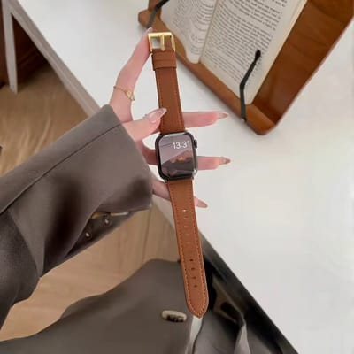MY PROTECT - Leren Bandje - Geschikt Voor Apple Watch Bandje - Series 1/2/3/4/5/6/7/8/9/10/11/SE - 38mm - 40mm - 41mm - 42mm - Leren Band Gouden Gesp - Bruin
