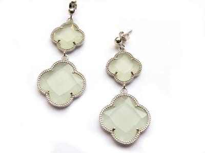 model Double Fiori oorringen in zilver lichtgroene klavers