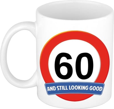 Koffie mok / cadeau beker - 60 jaar - verjaardag - still looking good - wit - stopbord - 300 ml - keramiek
