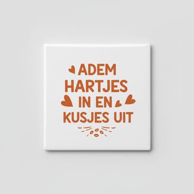 Romantische Liefde Tekst Keramische Tegel – “Adem Hartjes In En Kusjes Uit” – Hartjes Decor Wandtegel 15×15 cm
