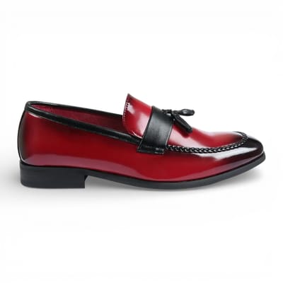 Herenschoenen met rode kwastjes, hoogglans lakleer, formele look