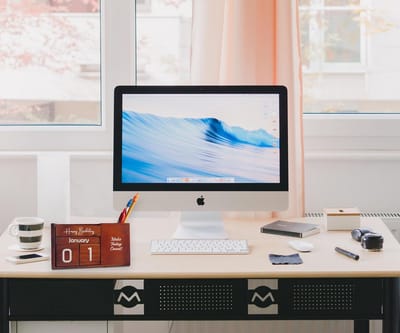Eeuwigdurende Houten Bureaukalender voor Dagelijkse & Maandelijkse Planning | Luxe Grenenhout Decoratie