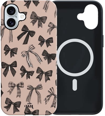 xoxo Wildhearts telefoonhoesje geschikt voor iPhone 16 MagSafe - Winter Muse - Magnetische hard case met dubbele beschermlaag - Beschermhoes shockproof case - Hoesje met strikjes - Beige