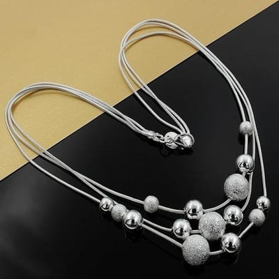 Delysia King Hoge kwaliteit damesmode driestrengige lichtglazuurkralenhangers ketting voor feest black