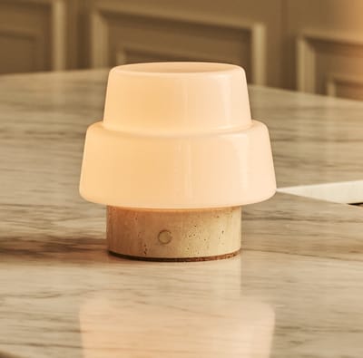 Tavellio Pissaro Small Draadloze Tafellamp – H15 – Travertino Classico en Glas – Tot 100 uur – Beige
