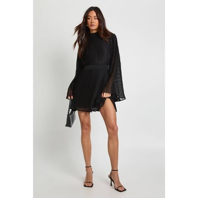 boohoo Dames Lang geplooide chiffon mini-jurk met hoge hals en uitlopende mouwen | Zwart | Maat: 36