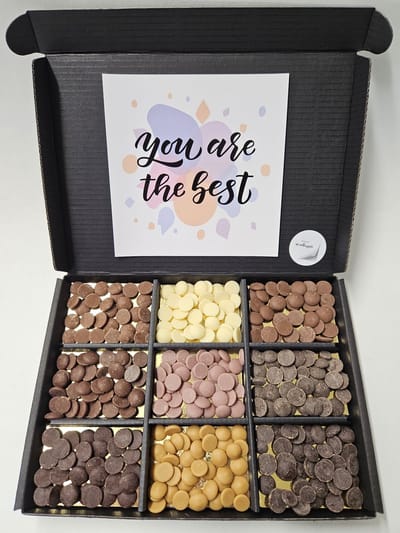 Chocolade Callets Proeverij Pakket met Mystery Card 'You are the Best' met persoonlijke (video) boodschap | Chocolademelk | Chocoladesaus | Verrassing box Verjaardag | Cadeaubox | Relatiegeschenk | Chocoladecadeau