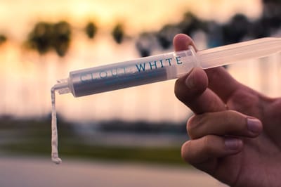 Clout White Teeth Gel - Made In The USA - 100% Natuurlijk Tanden Bleken - Tot 8 Tinten Wittere tanden - 100% veilig wittere tanden - Meest effectieve tanden bleek set - Thuis bleken tot 8 tinten wittere tanden