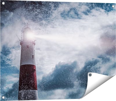 Gards Tuinposter Vuurtoren tijdens de Regen Storm - 80x60 cm - Tuindoek - Tuindecoratie - Wanddecoratie buiten - Tuinschilderij