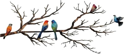 Mooie metalen wanddecoratie met kleurrijke vogels op takken, perfect voor buiten en binnen, ideaal voor tuin en balkon