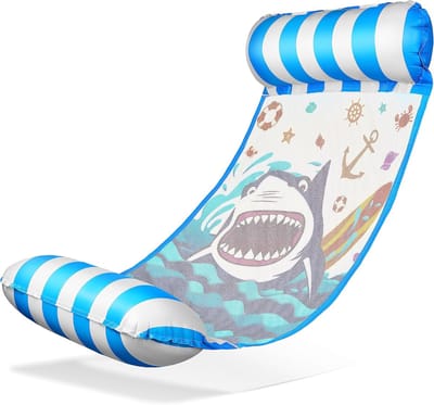Blauw-Wit Gestreepte Haai Waterhangstoel (130×70cm) – Speelse Drijfstoel met Verkoelend Net en Zeedierenprint, Perfect voor Zwembad en Meer