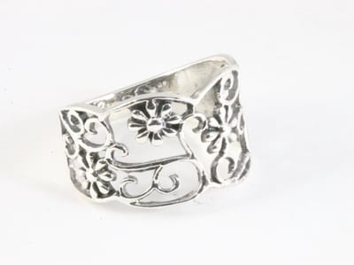 Opengewerkte zilveren ring met bloemen - maat 19