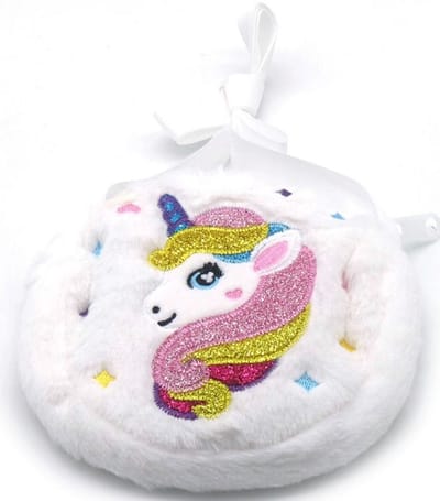 Een lief en zacht unicorn tasje (12cm) voor kinderen. Met ritssluiting en een schouderband. Ook handig om een snack of koekje in mee te nemen. Een mooi tasje met glitters om voor jezelf te kopen of om cadeau te geven.