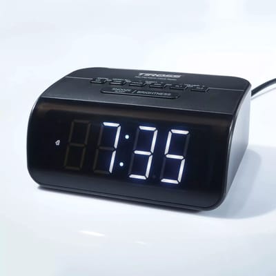TIROSS Digitale am fm wekker radio met groot led display, dubbele alarmfunctie en batterij noodvoeding