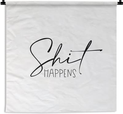 Wandkleed - Wanddoek - Spreuken - Quotes - Shit happens - Zwart - Shit - 180x180 cm - Wandtapijt