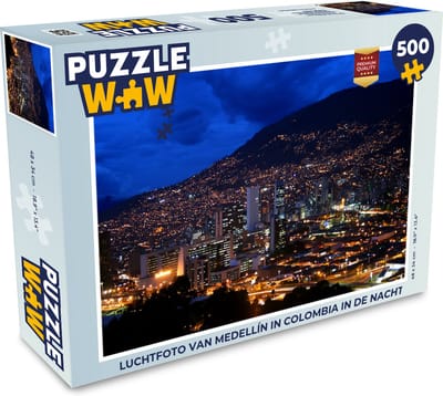 Puzzel Luchtfoto van Medellín in Colombia in de nacht - Legpuzzel - Puzzel 500 stukjes