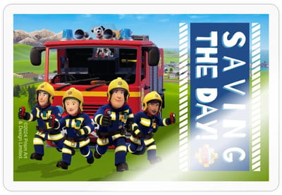 Brandweerman Sam™ En Zijn Team Redden De Dag Sticker maat S (10 x 10 cm)