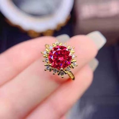 Nieuwe Temperament 18 k Geel Goud Rood Korund Ring Vrouwelijke 5 Karaat Sneeuwvlok Volledige Diamond Open Kleur Schat Ring Party gift Resizable