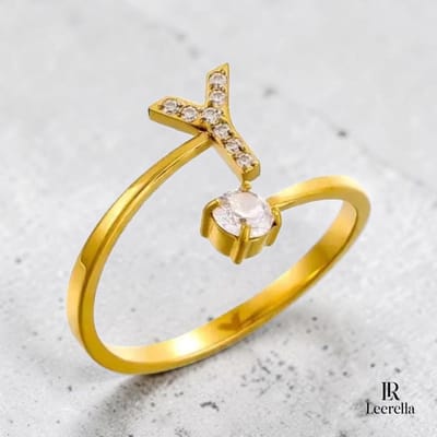 Leerella | Y | Verstelbare Goudkleurige Initialen Ring - RVS Letter Ring met Zirconia Steentjes - Persoonlijke Naamring Dames